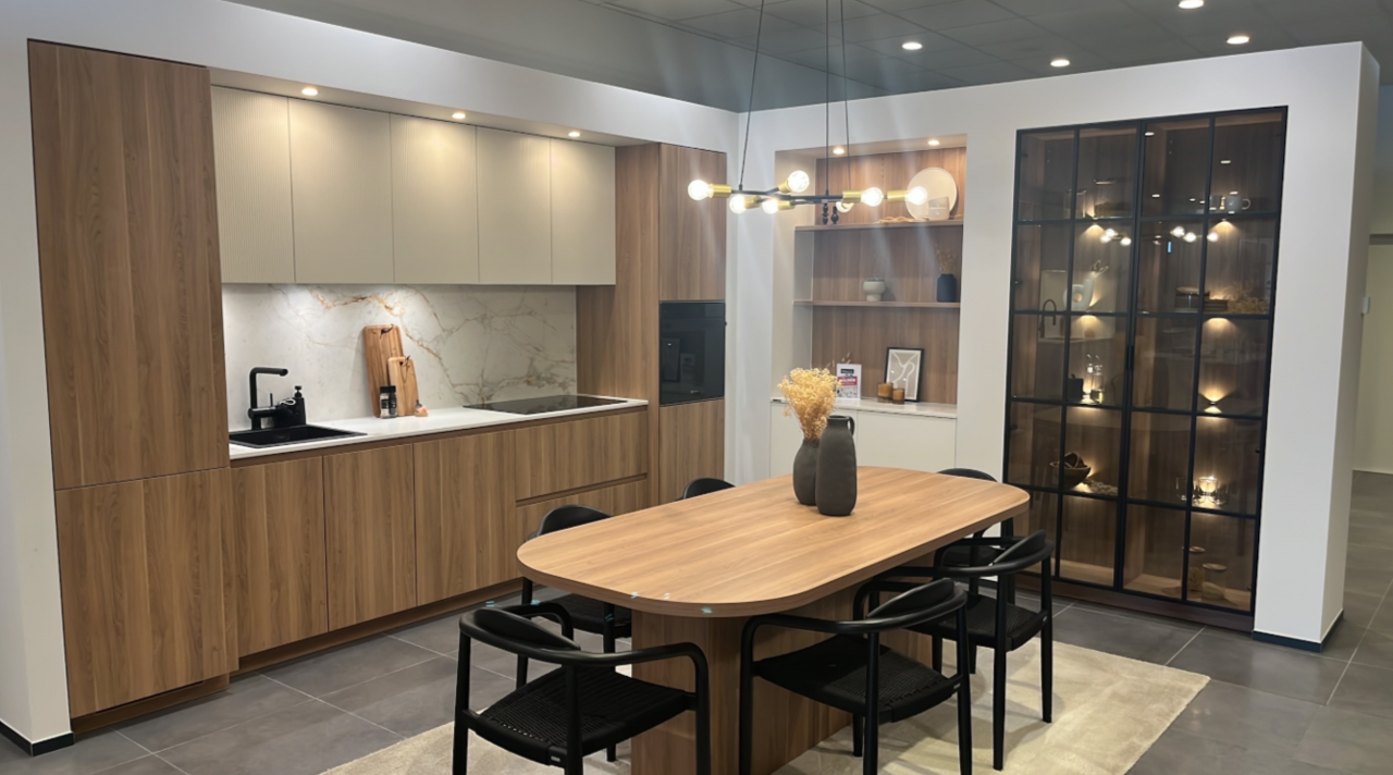 Moderne keuken met marmeraccenten